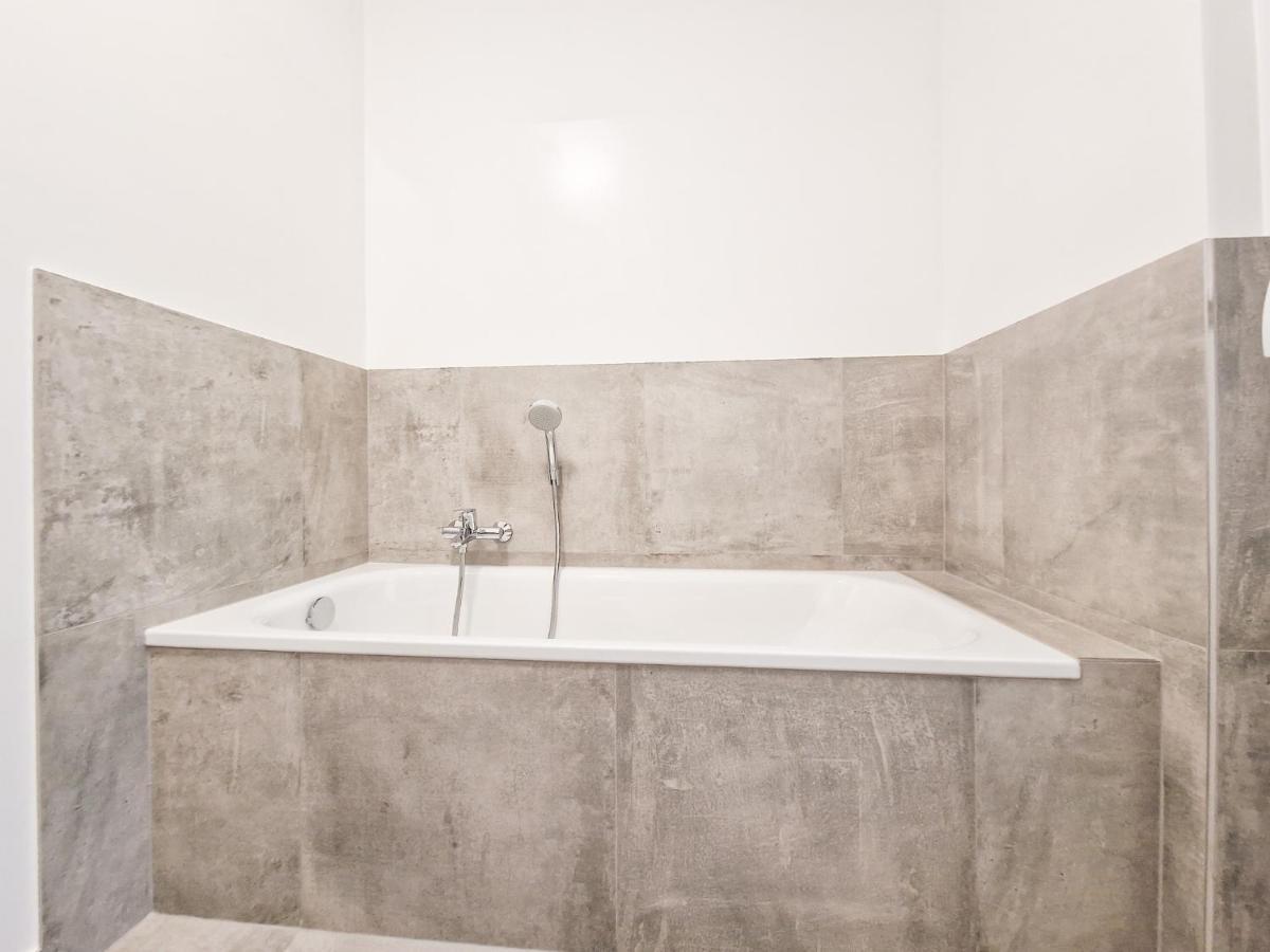 Raj Living - City Apartment With 3 Rooms - 15 Min Messe Dus & 10 Min Old Town Dus Düsseldorf Dış mekan fotoğraf