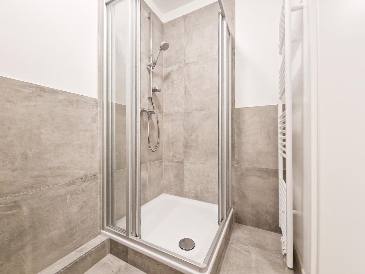 Raj Living - City Apartment With 3 Rooms - 15 Min Messe Dus & 10 Min Old Town Dus Düsseldorf Dış mekan fotoğraf