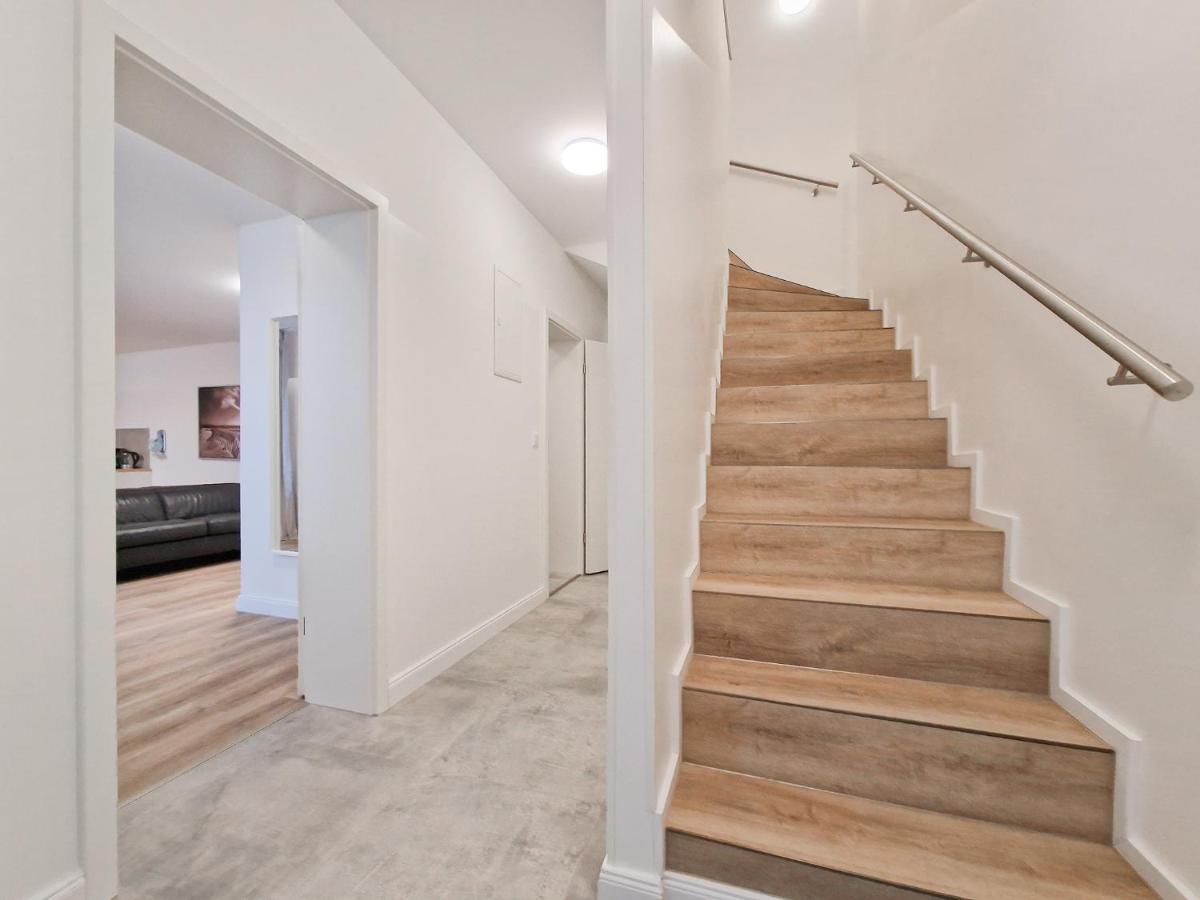 Raj Living - City Apartment With 3 Rooms - 15 Min Messe Dus & 10 Min Old Town Dus Düsseldorf Dış mekan fotoğraf